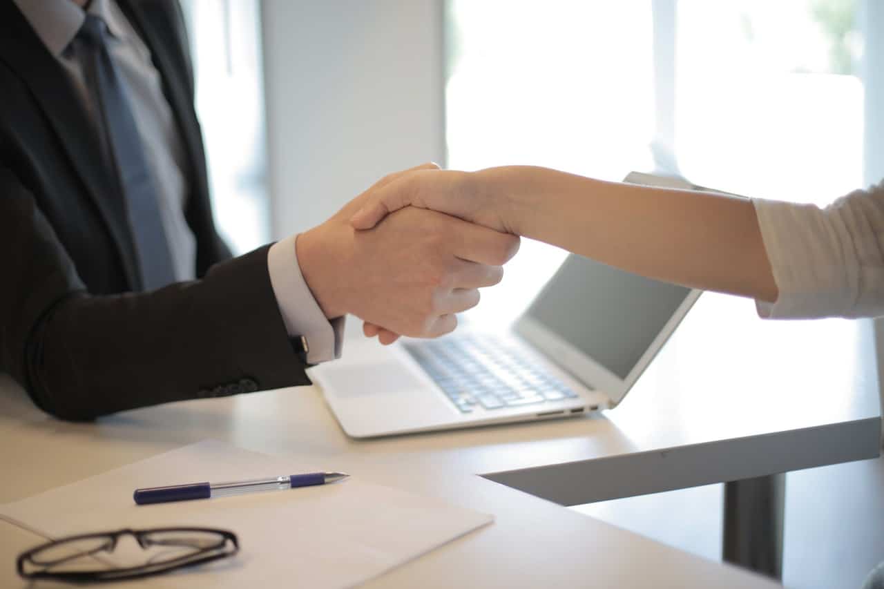 how do IT consulting services organize their hiring ?